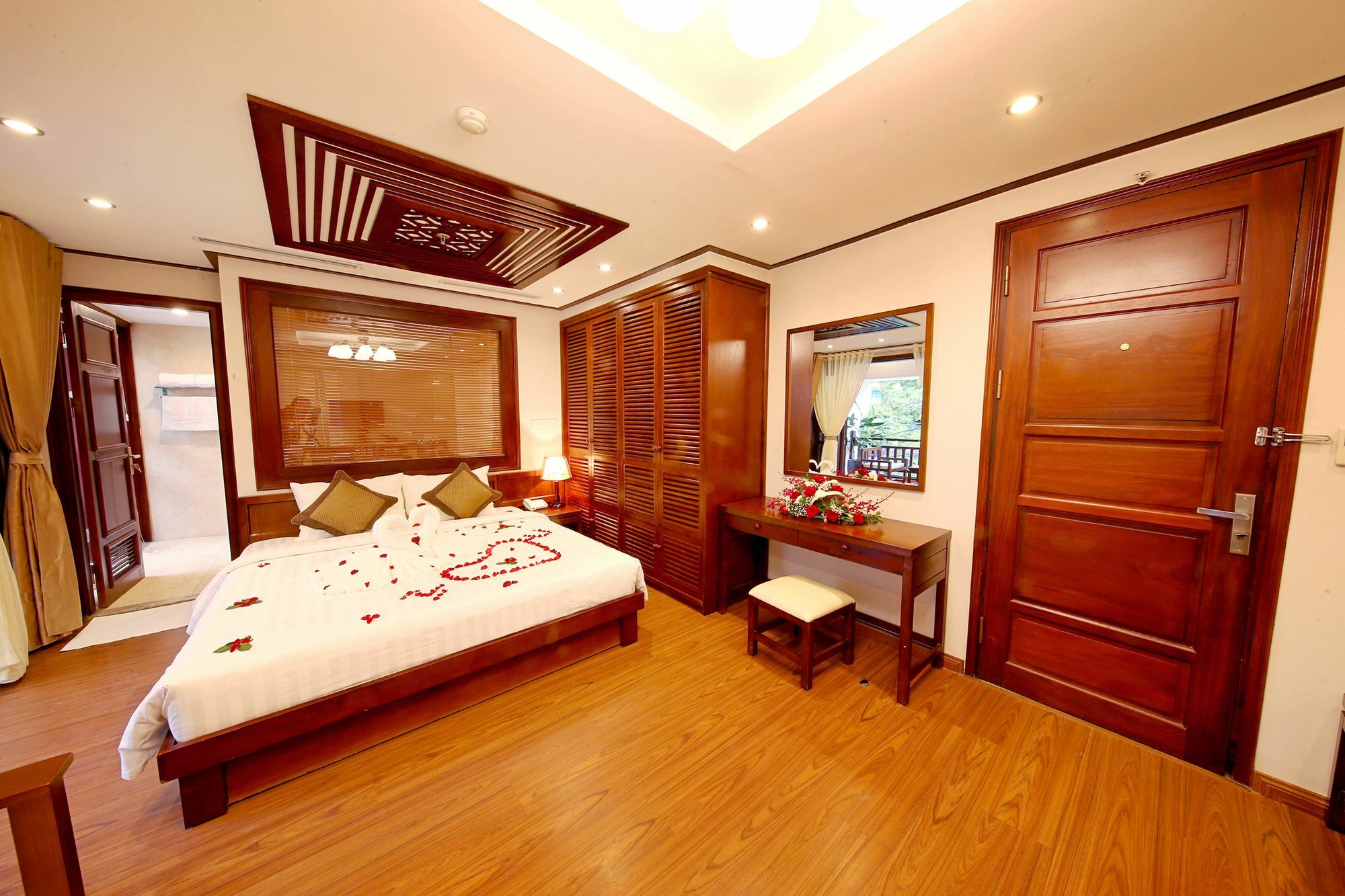 Hanoi Nostalgia Hotel & Spa Экстерьер фото